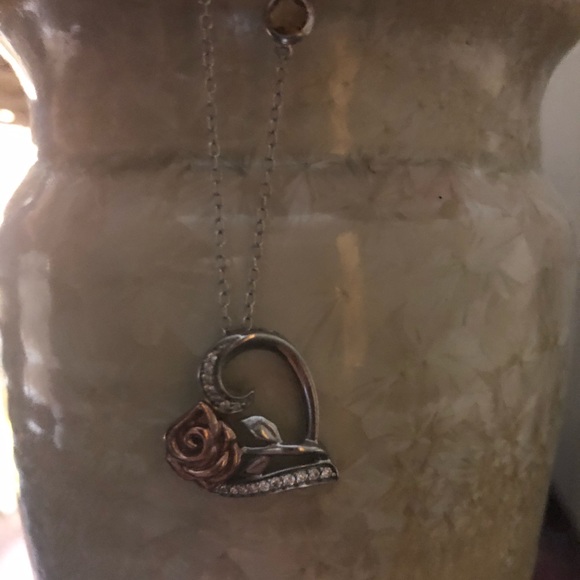 Disney enchanted heart & rose necklace - Picture 5 of 5